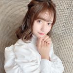 #ババババンビ 池田メルダ、純白コーデでキュートなウィンク！