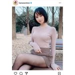 川瀬もえ、ミニ丈スカートとタイツで魅せる美脚に釘付け！