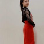 May J.、ポニテ×赤スカートで「ドレミファドン！」出演！『Let It Go～ありのままで～』を熱唱