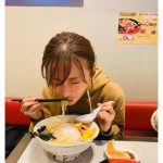 松本まりか、ラーメンすする“もぐもぐショット”に「可愛い」「旨そう」の声