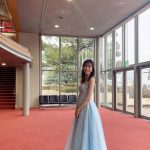 松井咲子、背中ざっくり開きの肌見せドレス姿を披露