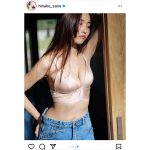 佐野ひなこ、太陽が照らすヘルシーなバックショットで魅了！「どれ好きかなぁ」