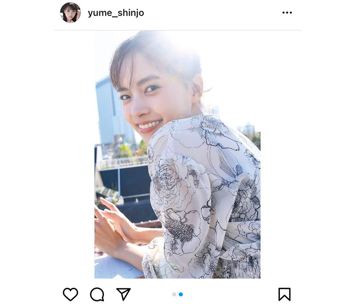 新條由芽、爽やか笑顔で届ける美顔ショット！