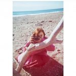 新條由芽、砂に埋もれたグラビアショット公開「新鮮でとても楽しかったです」