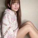 徳江かな、美脚あらわなパジャマショットを公開！