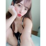 高梨瑞樹、冬でも薄着な部屋着コーデで感じる美意識