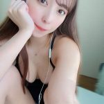 高梨瑞樹、冬でも薄着な部屋着コーデで感じる美意識