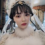 玉城ティナ、まるでマリー・アントワネットのような貴族コーデを披露「一緒に白米を作りましょう」