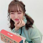 HKT48 田島芽瑠、多忙な毎日でも笑顔は忘れないアイドルショット！「おいしくたべる、君が好き」