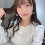 上坂すみれ、流し目の大人エレガントなポートレートを公開