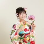 浜辺美波が新成人へ向けてメッセージを贈る