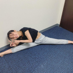 石川恋、鎖骨チラ見えの美しすぎる180度開脚に歓喜の声