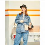 藤田ニコル、MIUMIUのデニムセットアップを着こなすショットを公開！「なんでも似合うやん」