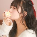 近藤沙瑛子、ショートケーキをほおばるキュートな姿にファン歓喜！「最高のバレンタイン」