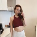 道端アンジェリカ、トレーニングウェアでモーニングコーヒー！「美ボディすぎる」