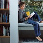 EXILE TAKAHIRO、じゃらんの未公開ショットで裸足の読書姿を公開！「脚の指も長い」