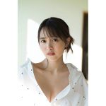 新田さちか、パジャマ姿で美麗なヘルシーボディを披露