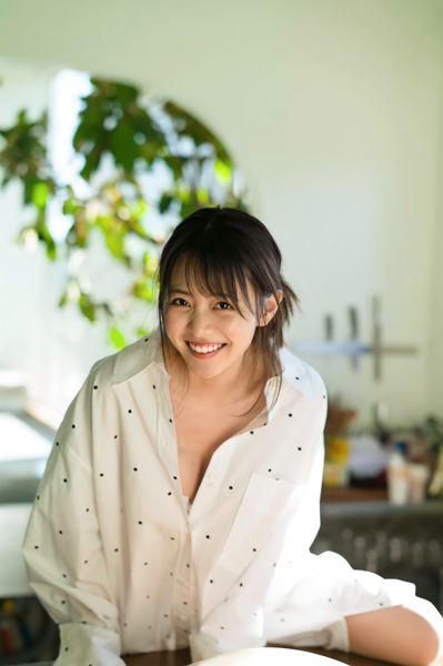 新田さちか、パジャマ姿で美麗なヘルシーボディを披露