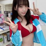 伊織もえ、「ツインテールの日」にツインテールビキニで初表紙！＜漫画アクション＞