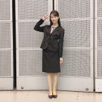 AKB48 黒須遥香、まるでオンライン面接のようなスーツ姿を披露！「スーツ似合う！」「入社してほしい人生でした」