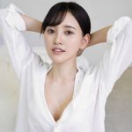 兒玉遥、透明素肌とデコルテに釘付けになるカレンダーオフショット公開