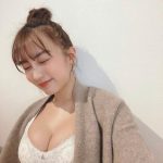 黒木ひかり、ルームブラであらわになる美バストに釘付け！