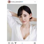 兒玉遥、透明素肌とデコルテに釘付けになるカレンダーオフショット公開