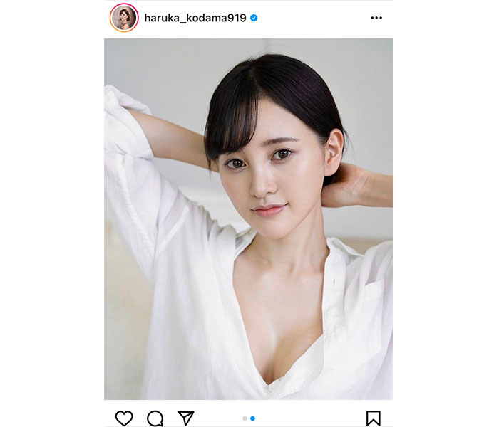 兒玉遥、透明素肌とデコルテに釘付けになるカレンダーオフショット公開