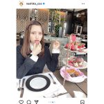 桃月なしこ、優雅なアフタヌーンティーを楽しみながら持論展開