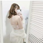 メイリ、背中も綺麗すぎる！自撮りで愛用ランジェリーを紹介