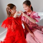 桃月なしこ、来栖りんとの夫婦2ショットにニンマリ！「仕事とヲタクを同時にしてる」