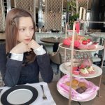 桃月なしこ、優雅なアフタヌーンティーを楽しみながら持論展開