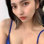 夏目まどか、ふっくらバストと腹筋で魅せる水着オフショット