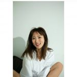 夏菜、結婚後初のグラビアで透け感ランジェリーを披露「本当に人妻か」