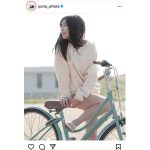 大原優乃、ついに漕げるように！？自転車越しの美脚に反響！