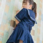 相良朱音、紺色セーラー服でパンチラショット！「素晴らしいアングルです！」