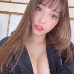 高梨瑞樹、迫り来る圧巻美バストでファン悩殺！