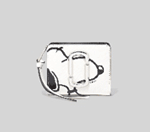 「PEANUTS x THE MARC JACOBS」コレクションに待望のウォレットが登場！アイコニックな「THE SNAPSHOT」シリーズが愛くるしいPEANUTS柄でお目見え。