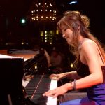 セクシーすぎるピアニスト高木里代子、格式あるジャズクラブ満席で追加公演決定！