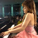 セクシーすぎるピアニスト高木里代子、格式あるジャズクラブ満席で追加公演決定！