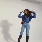 新木優子、スタイルブックからデニムコーデをチラ見せ「脚長い！」「似合ってる素敵」