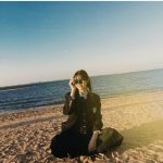 安藤ちはる、三つ編みの制服コーデで写し出す“エモさ”