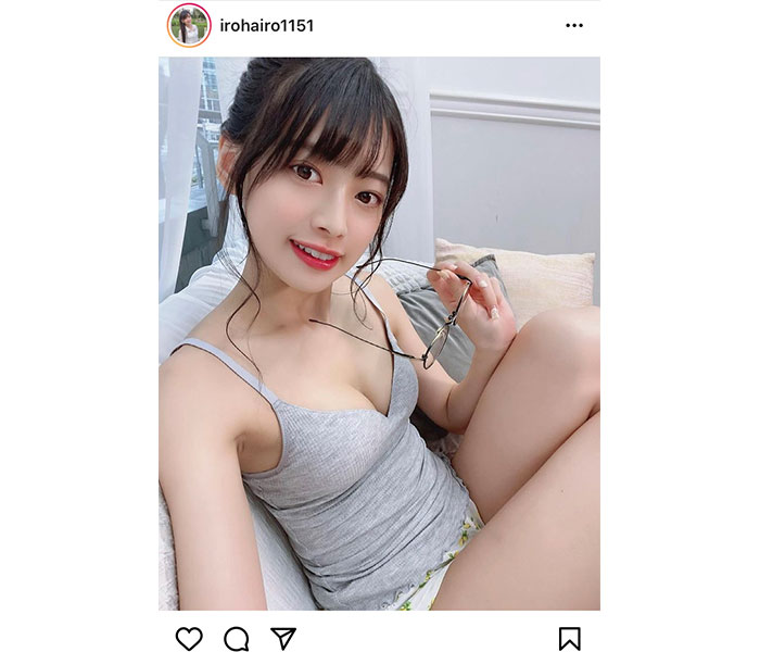 藤田いろは、キャミソール姿で出迎える彼女感ショット！「今日も素敵な笑顔で可愛いです」