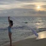 源藤アンリ、ヘルシー美ボディ全開の水着ショットで悩殺！