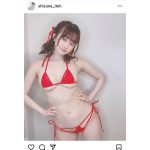伊藤しずな、極小赤ビキニで魅せるムチムチボディに釘付け！