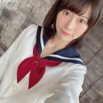 看護師グラドル 桃里れあがセーラー服姿のオフショを披露！「清楚系も似合う」