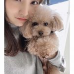 板野友美、「可愛すぎて眩しい」愛犬とのツーショットを披露！