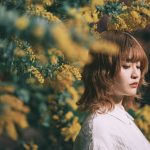 Nagie Lane れいちょる、ミモザをバックにアンニュイな表情で佇むポトレを公開！