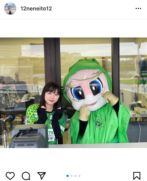 伊藤寧々、ベンチコート姿で「FC岐阜」の試合を観戦！