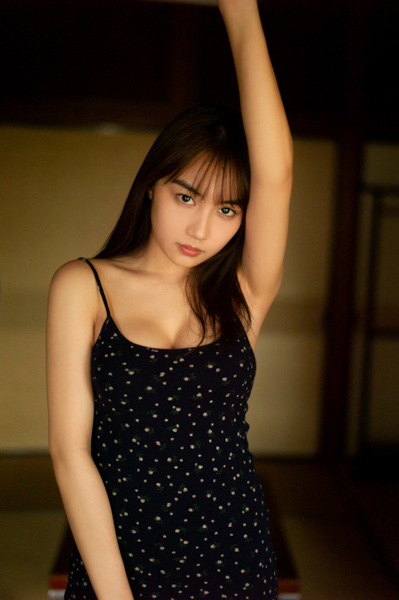 黒木ひかり、艶やかビキニ姿で放つ大人グラビア披露！